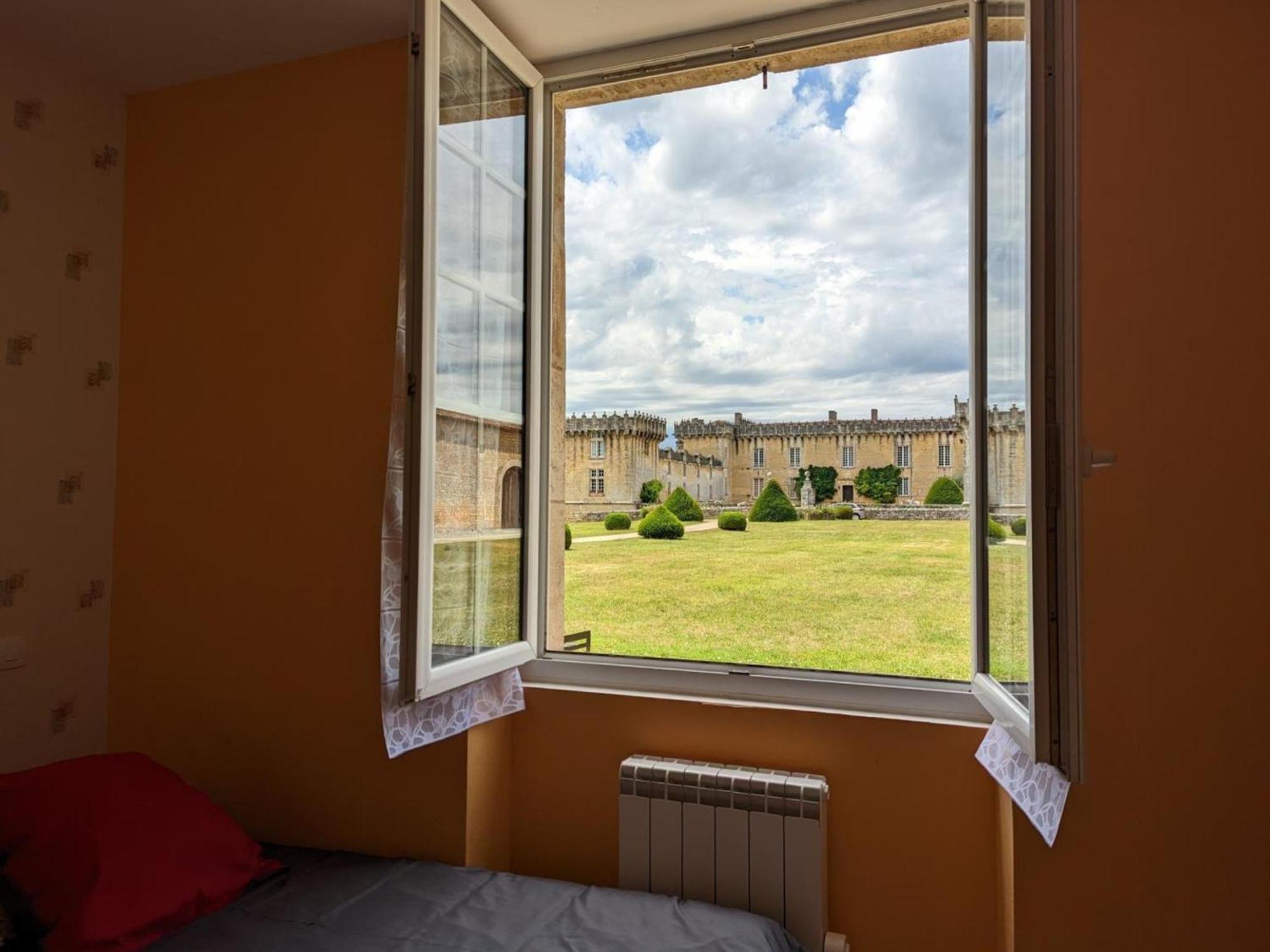 Gite Charmant Au Coeur D'Un Chateau Historique Avec Parc, Proche De Cognac, Ideal Famille Et Nature - Fr-1-653-167 Cherves-de-Cognac ภายนอก รูปภาพ