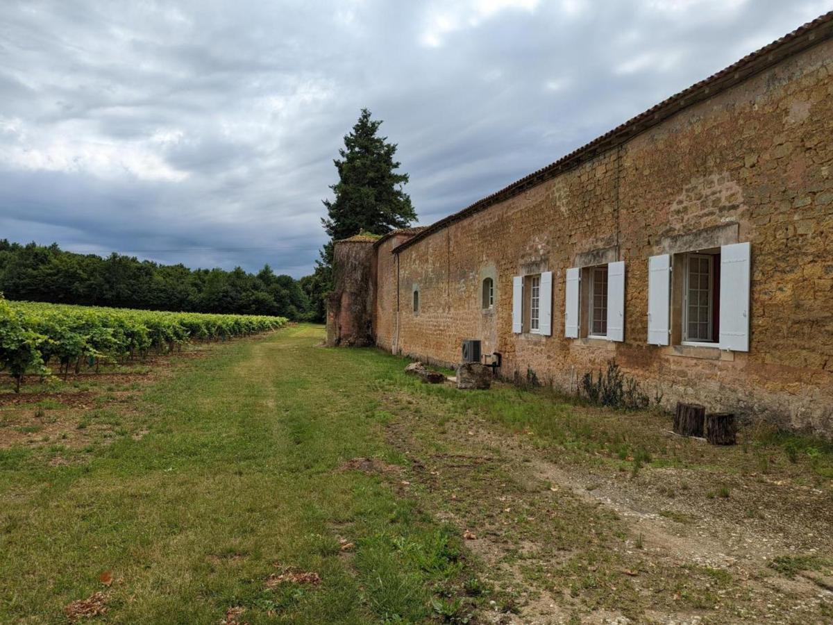 Gite Charmant Au Coeur D'Un Chateau Historique Avec Parc, Proche De Cognac, Ideal Famille Et Nature - Fr-1-653-167 Cherves-de-Cognac ภายนอก รูปภาพ