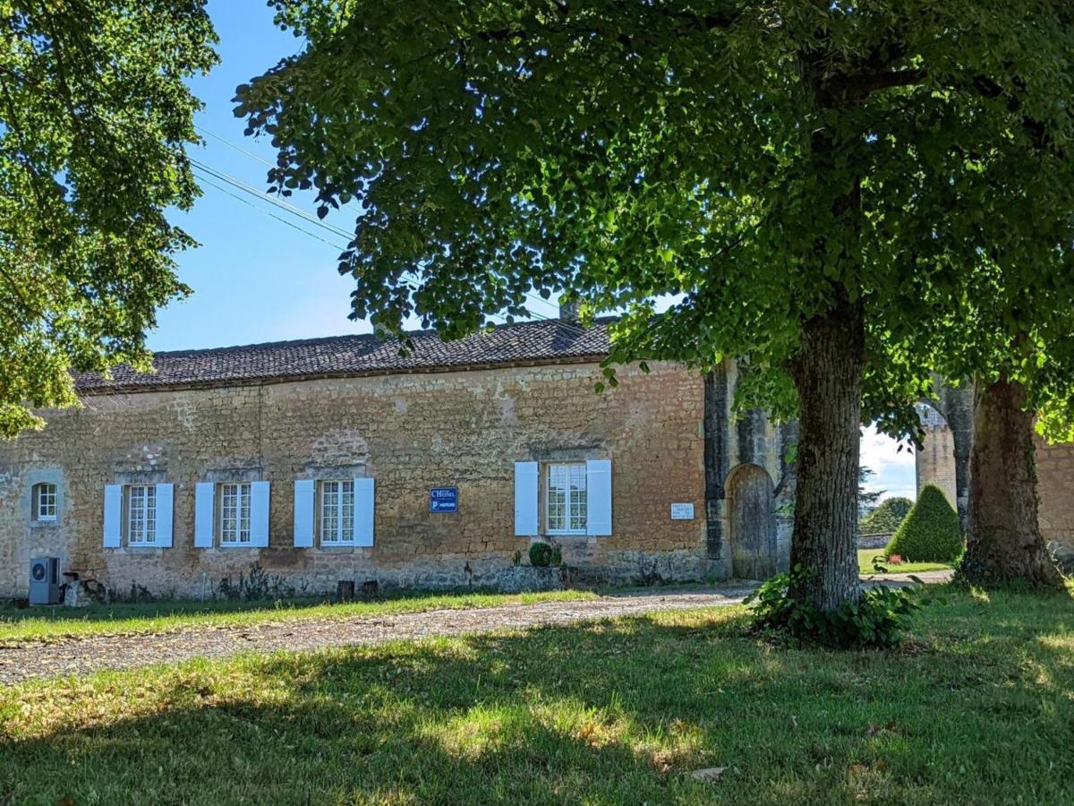Gite Charmant Au Coeur D'Un Chateau Historique Avec Parc, Proche De Cognac, Ideal Famille Et Nature - Fr-1-653-167 Cherves-de-Cognac ภายนอก รูปภาพ